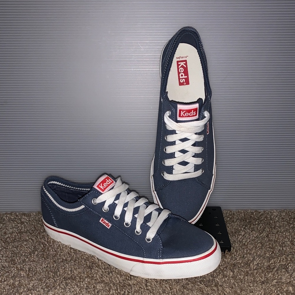 Keds woman’s Blue and White Sneakers
New without box. Pet friendly,